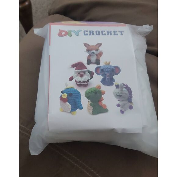 NEW IN PACKAGE DIY BEGINNERS CROCHET KIT - Picture 1 of 6